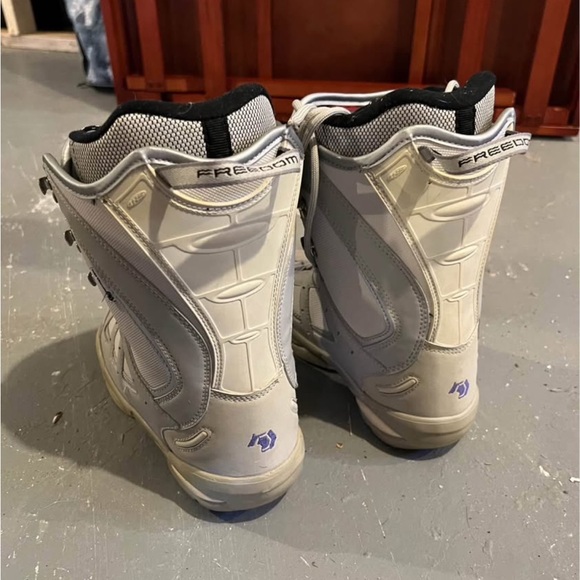 Gray and Cream Snowboard Boots - Picture 3 of 4